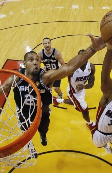 San Antonio Spurs power forward Tim Duncan (21) blocks a shot to the basket by Miami Heat shooting guard Ray Allen (34) during the second half of Game 6 in the NBA Finals basketball game, Tuesday, June 18, 2013 in Miami. The Heat defeated the Spurs 103-100. (AP Photo/Kevin C. Cox, Pool)